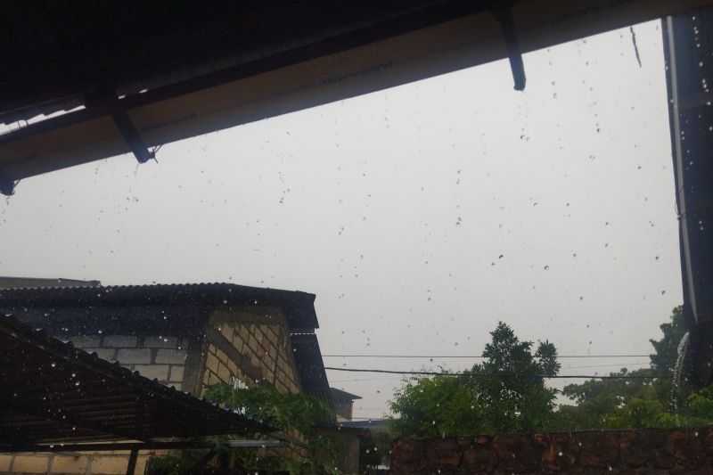 Prakiraan Cuaca Terbaru, BMKG: Sebagian Besar Wilayah RI Kembali Berpotensi Hujan Lebat