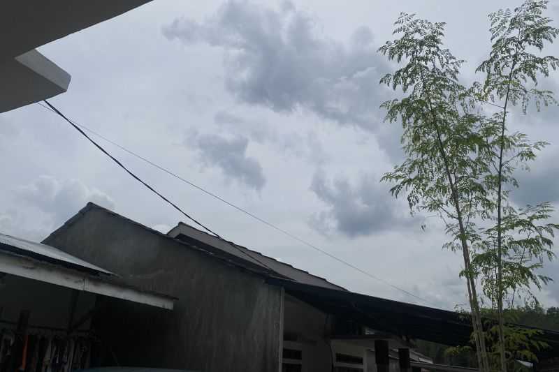 Prakiraan Cuara dari BMKG: Wilayah DKI Jakarta Hujan Ringan pada Minggu Pagi