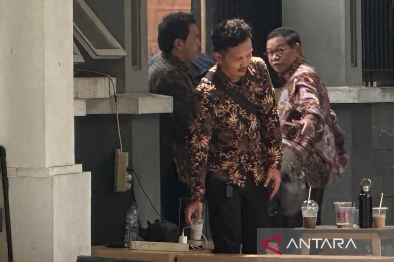 Pramono Anung Tanpa Berkomentar Tinggalkan Area Sekitar Rumah Prabowo