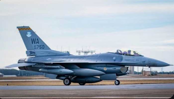 Presiden Argentina akan Menerbangkan Jet Tempur F-16 !