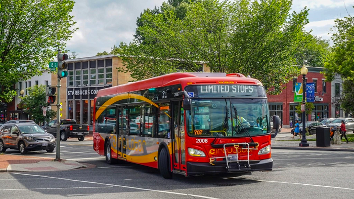 Presiden Biden Dorong Peningkatan Produksi Bus Listrik