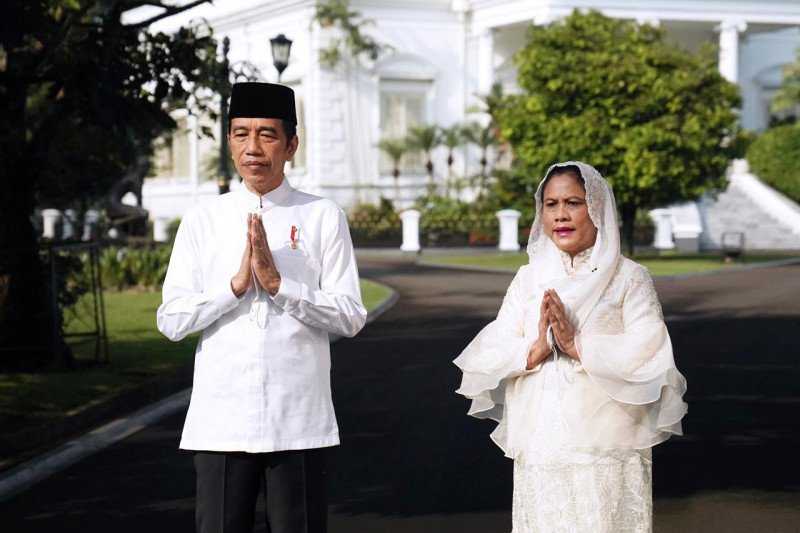 Presiden dan Ibu Negara Shalat Idul Fitri di Istana Bogor