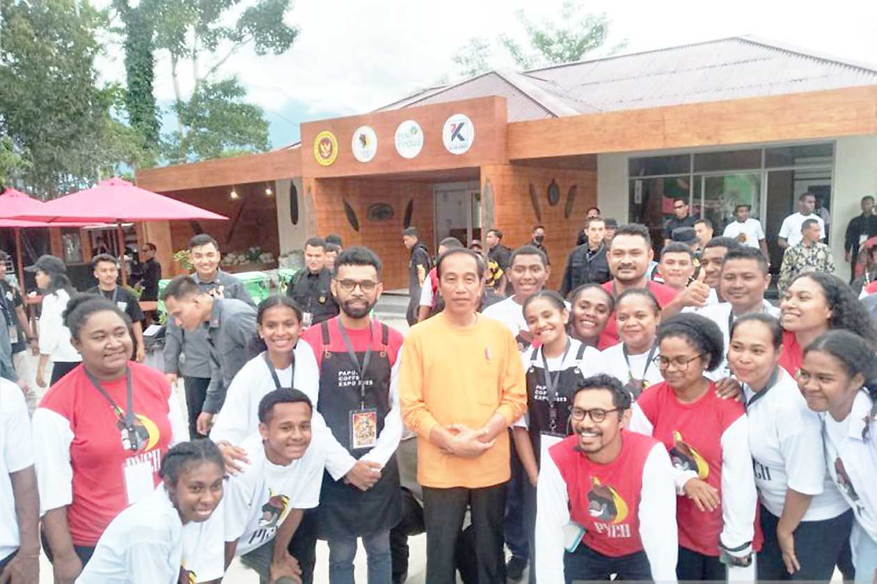 Presiden Datangi Peternakan Ayam Agro Edu Tourism Papua