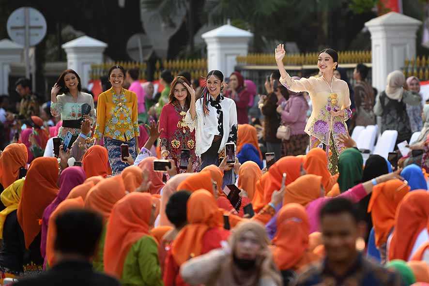 Presiden Joko Widodo Tetapkan  24 Juli sebagai Hari Kebaya Nasional