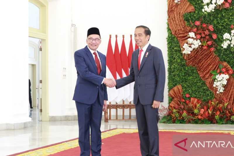 Presiden Jokowi Ajak PM Malaysia Anwar Ibrahim Keliling Kebun Raya Bogor