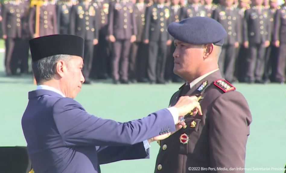 Presiden Jokowi Anugerahi Bintang Bhayangkara Nararya kepada Tiga Personel Polri