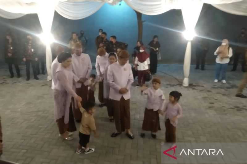 Presiden Jokowi Berdoa Agar Rangkaian Pernikahan Putra Bungsunya Kaesang Berjalan Lancar