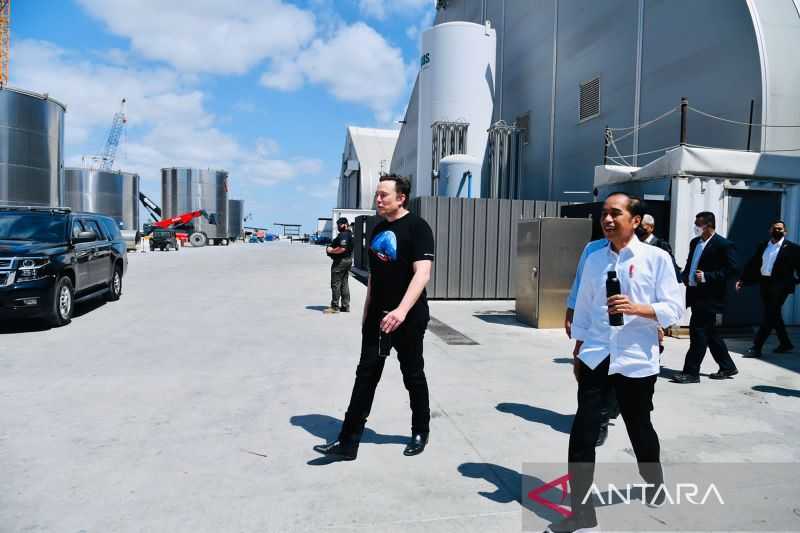 Presiden Jokowi Bersama Elon Musk Keliling SpaceX