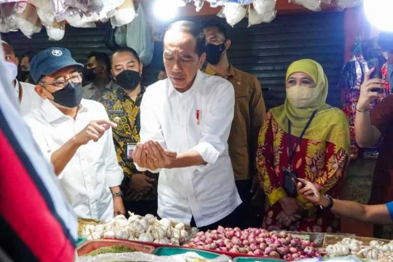 Presiden Jokowi Cek Harga Bahan Pokok di Pasar Wonokromo Surabaya