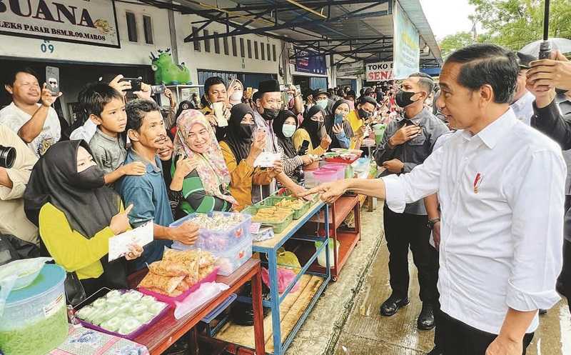 PRESIDEN JOKOWI MENGECEK HARGA SEJUMLAH KEBUTUHAN POKOK