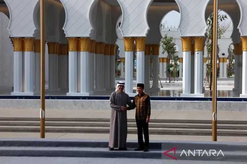 Presiden Jokowi Resmikan Masjid Raya Sheikh Zayed di Solo