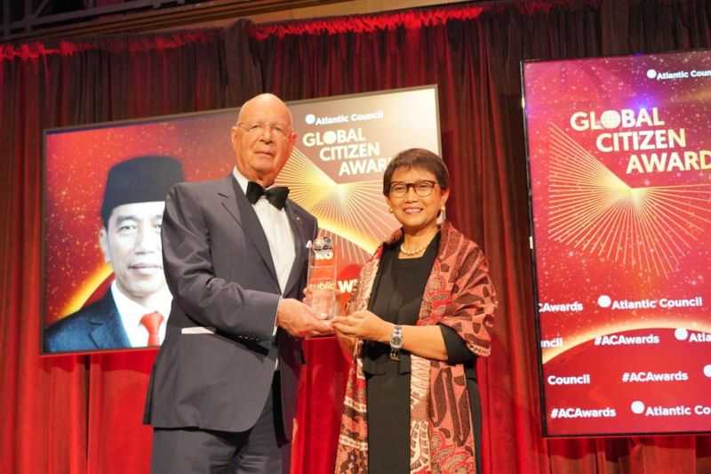 Presiden Jokowi Terima Penghargaan Global Citizen Award dari Lembaga Pemikir AS Atlantic Council