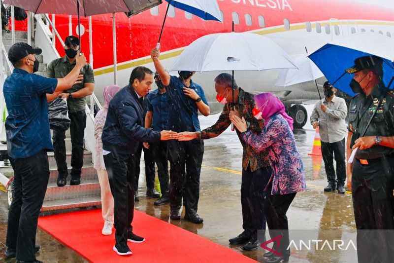 Presiden Jokowi Tiba di Jateng Resmikan Jalan Tol Semarang-Demak