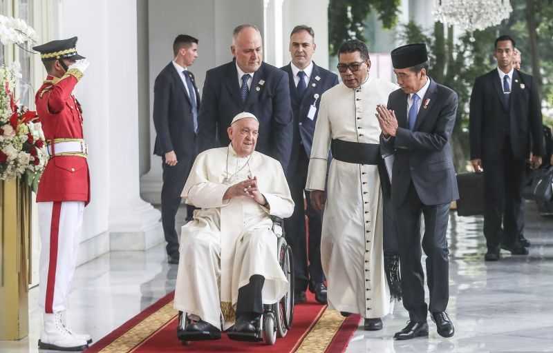 Presiden Jokowi Tiba di Stadion Madya GBK untuk Temui Paus Fransiskus