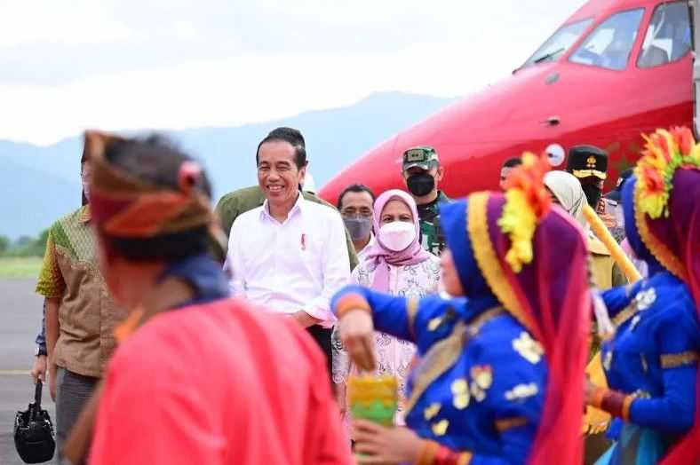 Presiden Jokowi Tinjau Hunian Tetap dan Resmikan Bendungan di NTB