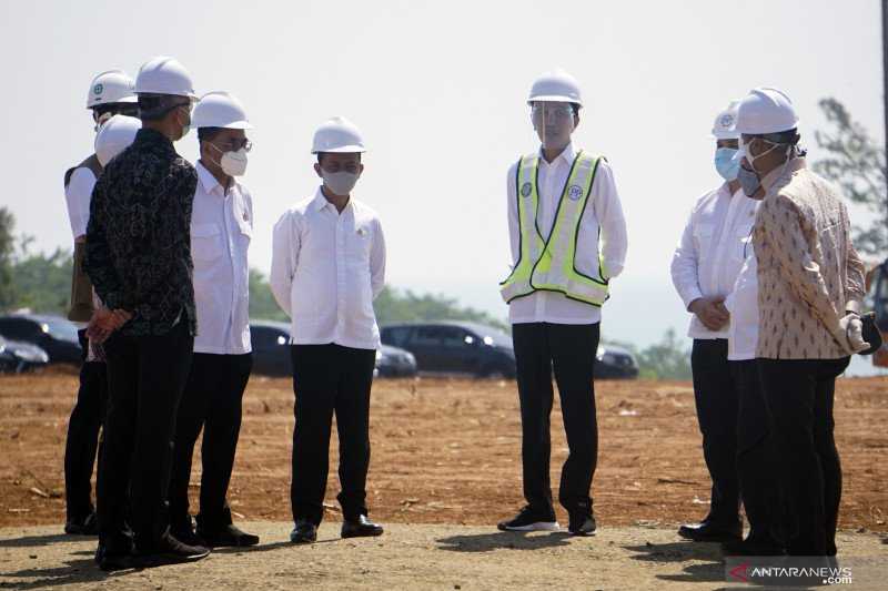 Presiden Kunjungi Lokasi Panen Padi di Indramayu Jabar
