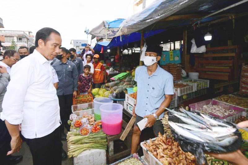 Presiden Ngabuburit di Pasar Terong Makassar