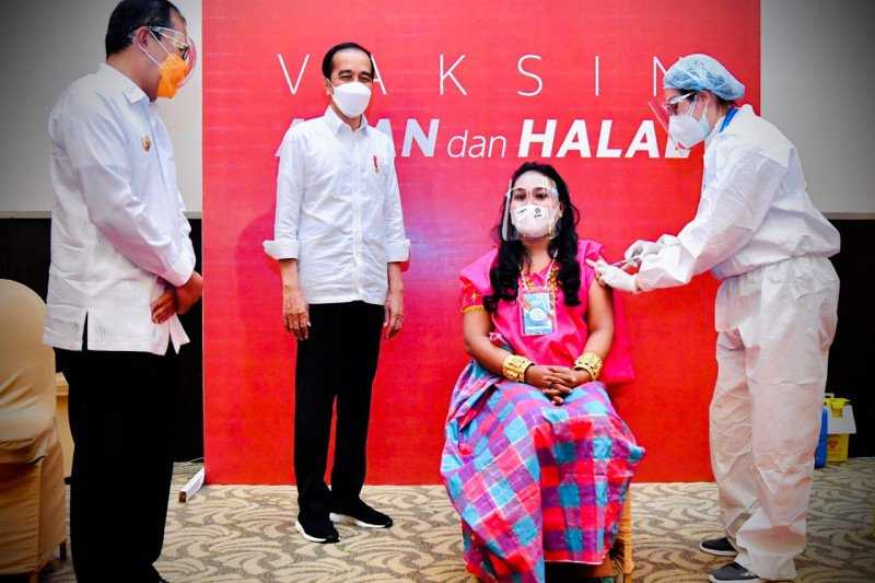 Presiden Tinjau Pelaksanaan Vaksinasi Massal di Bogor