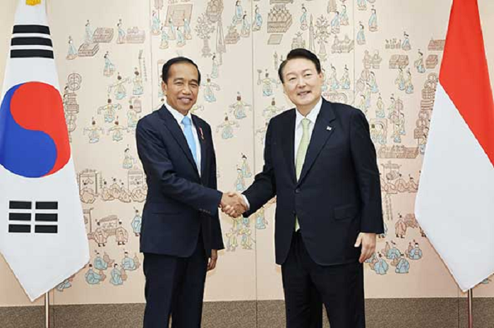 Presiden Yoon Suk Yeol Bertemu Presiden Joko Widodo di Seoul