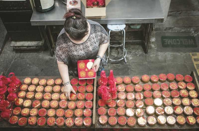 PRODUKSI KUE KERANJANG MENJELANG IMLEK