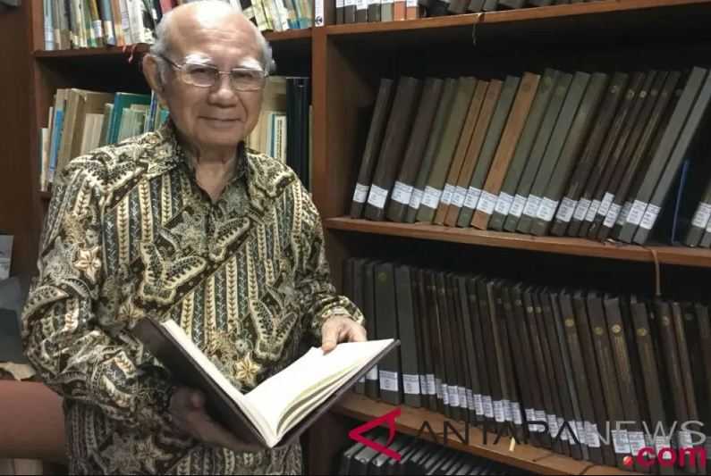 Prof Emil Salim Dianugerahi Climate Hero Award oleh FPCI