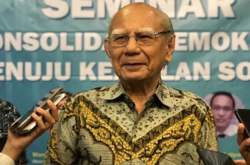 Prof Emil Salim Menolak Dianugerahi Climate Hero Award, Apa Alasannya?