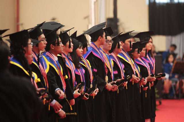 Program Helping Leaders Bantu Calon Mahasiswa Ekonomi Lemah