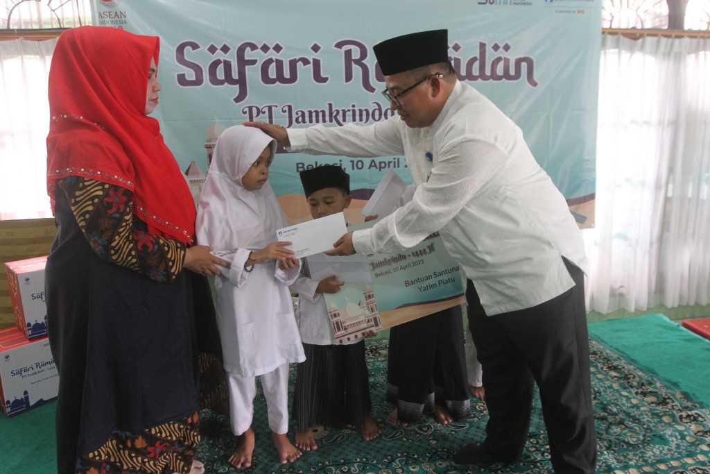 PT Jamkrindo melakukan Safari Ramadan di Bekasi 1