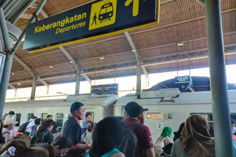 PT KAI Catat 22.566 Penumpang Berangkat dari Stasiun Wilayah Daop Surabaya