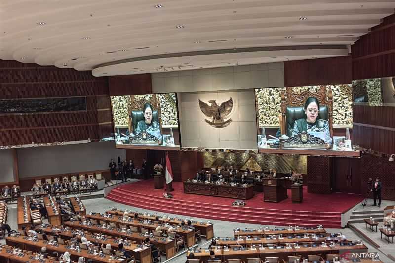 Puan Sampaikan Laporan Kinerja Tahun 2023-2024 Peringati HUT ke-79 DPR