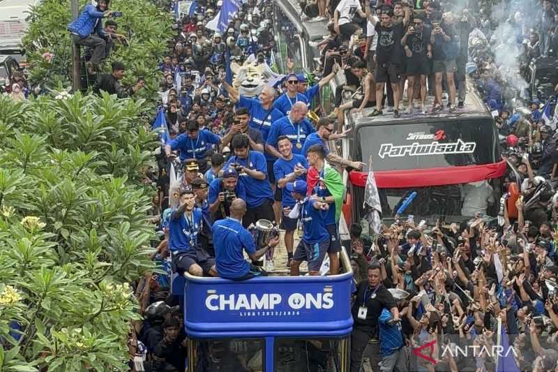 Puluhan Ribu Bobotoh Sambut Persib Bandung Juara Liga 1