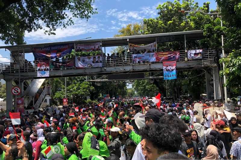 Puluhan Ribu Ojek Daring Hadiri Pesta Rakyat Pelantikan Presiden