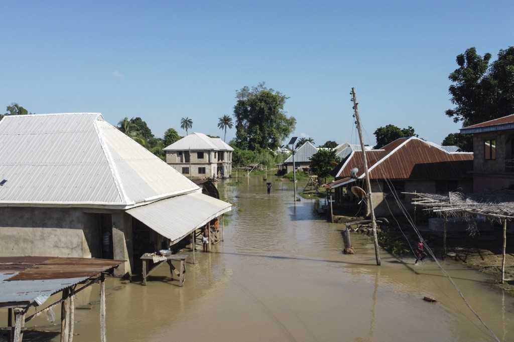 Puluhan Ribu Orang Mengungsi dari Banjir Nigeria 4