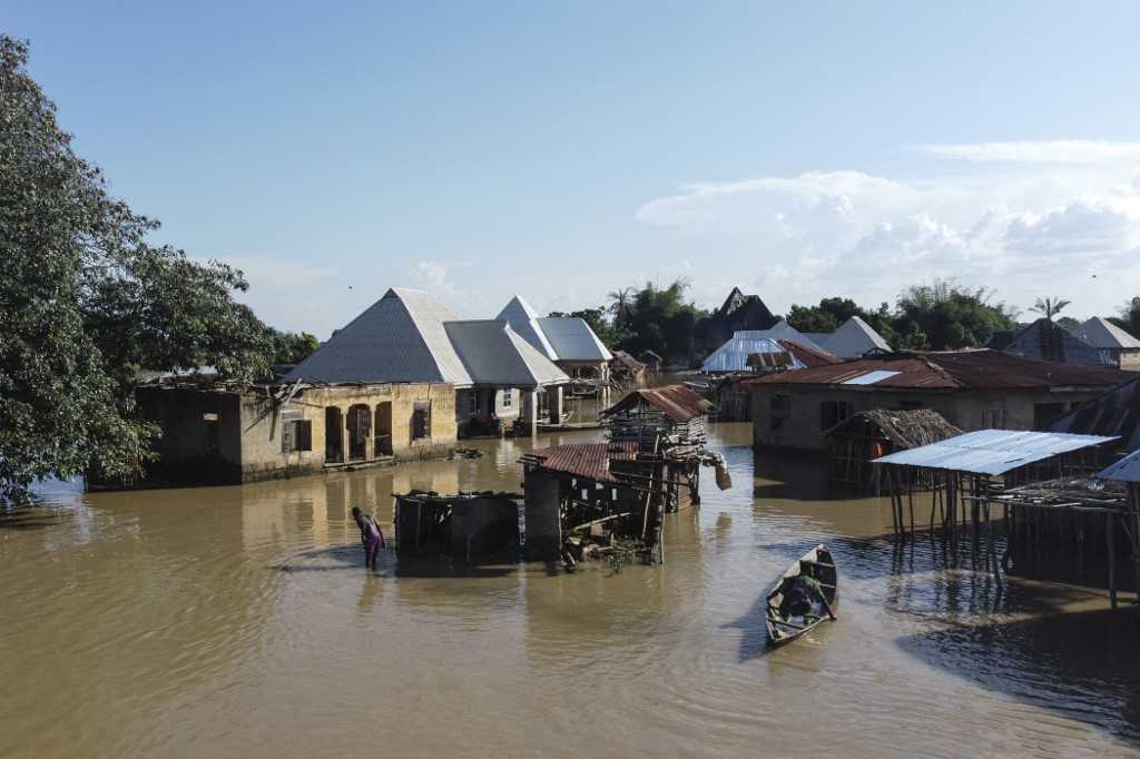 Puluhan Ribu Orang Mengungsi dari Banjir Nigeria 5