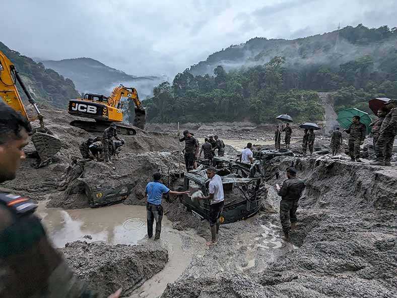 Puluhan Warga India Hilang Akibat Pecahnya Danau Glasial