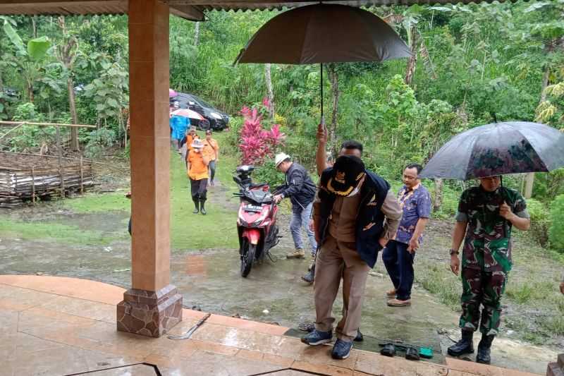 Puluhan Warga Korban Tanah Retak di Tulungagung Mengungsi