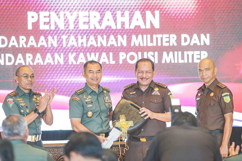 Puskom TNI Terima Kendaraan Tahanan dari Jamintel Kejaksaan Agung