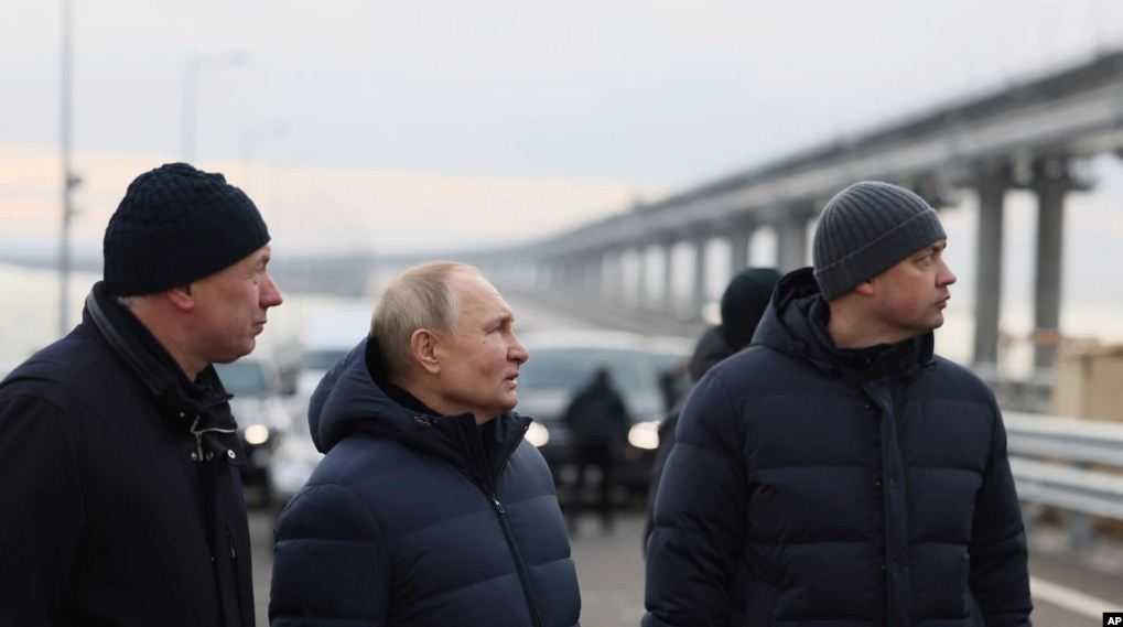 Putin Kunjungi Jembatan Krimea yang Hancur Dibom Dua Bulan Lalu