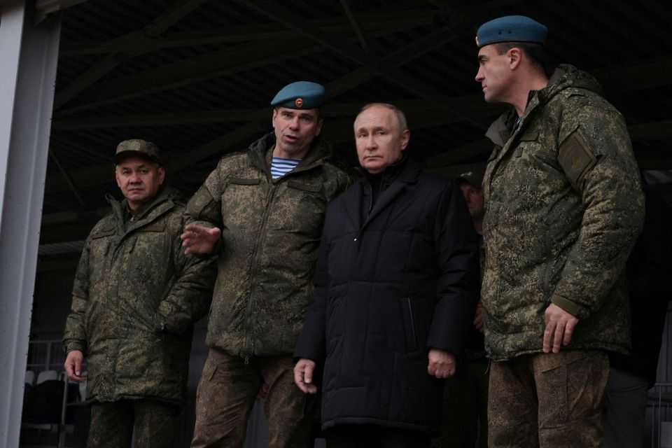 Putin Menyerukan Modernisasi Senjata Militer Rusia