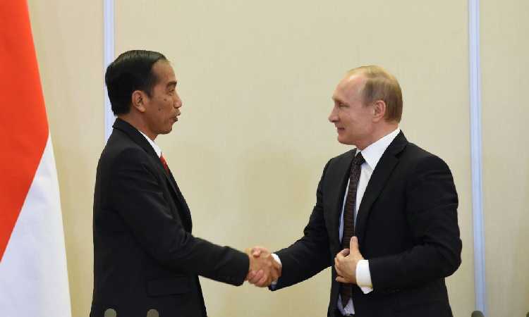Putin Senyum! Jokowi Beri Sinyal Buka Opsi RI Beli Minyak 'Murah' Rusia