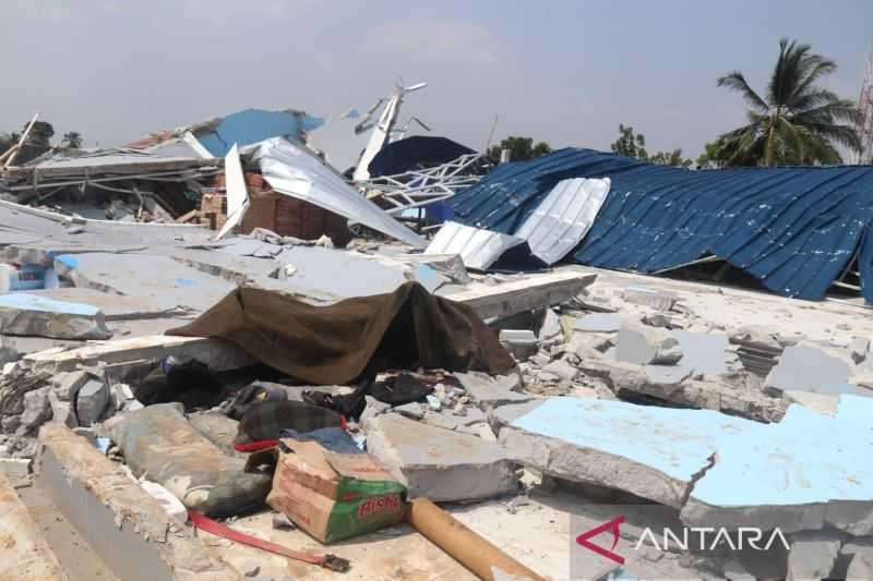 Puting Beliung Rusak Ratusan Rumah Warga