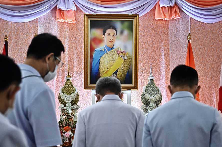 Putri Sulung Raja Thailand Diberi Alat Bantu Medis