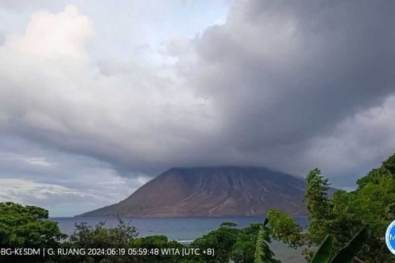 PVMBG Catat 44 Kali Gempa Embusan Gunung Ruang, Warga Diminta Waspada