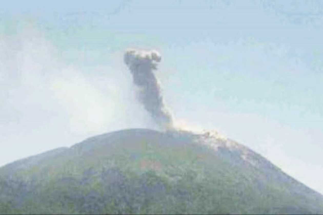 PVMBG Ingatkan Bahaya Erupsi Gunung Api Ile Lewotolok Lembata