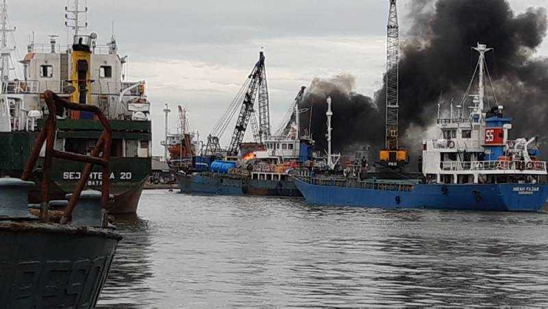 QRT Berhasil Atasi Kebakaran Kapal di Pelabuhan Sunda Kelapa