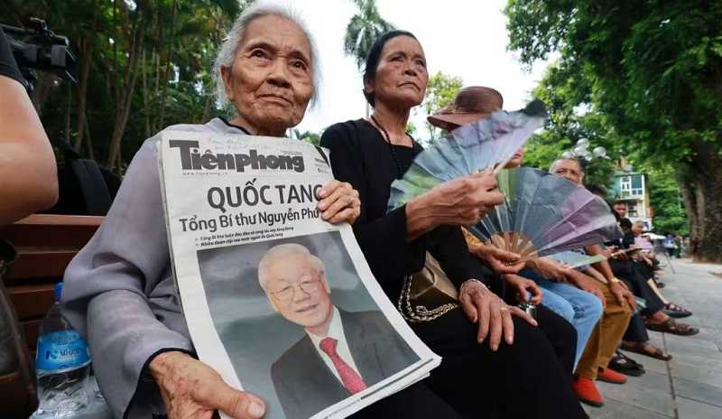 Rakyat Vietnam Antre Beri Penghormatan Terakhir pada Mendiang Nguyen Phu Trong