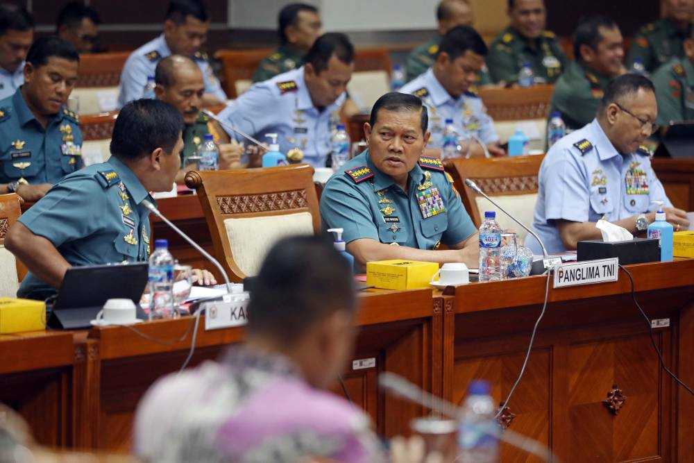 Rapat Kerja Komisi 1 DPR RI dengan Panglima TNI bentuk nyata Politisasi TNI