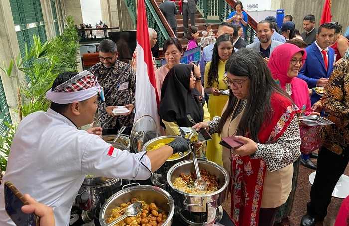 Ratusan Masyarakat Venezuela Antusias Rayakan Hari Asean dan International Food Bazar