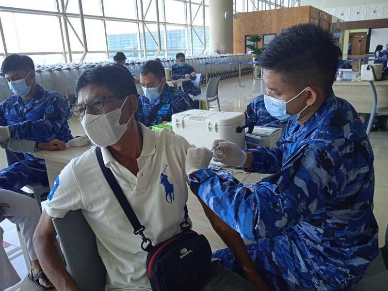 Ratusan Nakes TNI AU Layani Warga Yogyakarta Dapatkan Vaksin Covid-19 Dosis ke-2