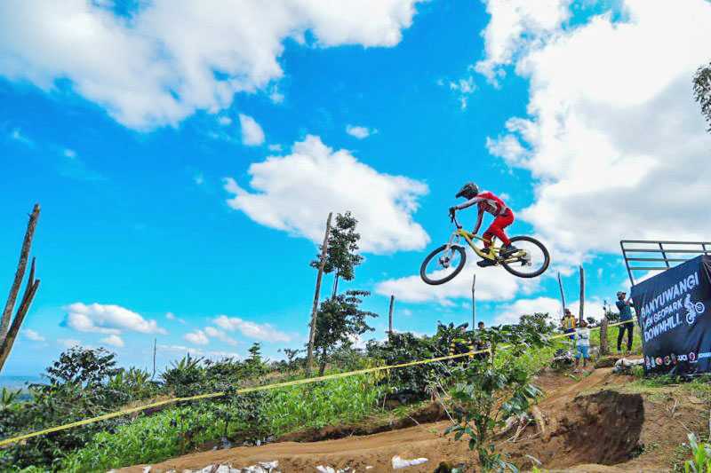 Ratusan Pembalap Sepeda Nasional Ikuti Ijen Geopark Downhill